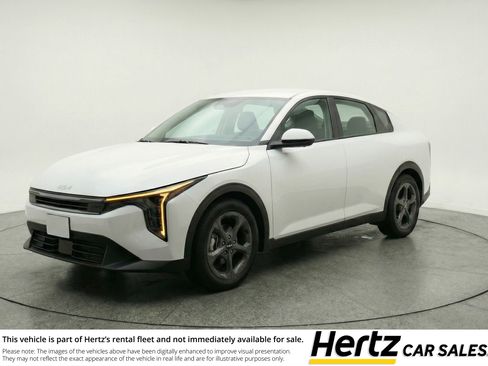Used 2025 Kia K4 LXS image 1