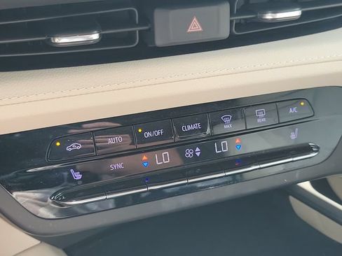 Certified 2023 Buick Envision Preferred AWD/4WD image 29