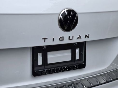 Used 2024 Volkswagen Tiguan SE R-Line image 9