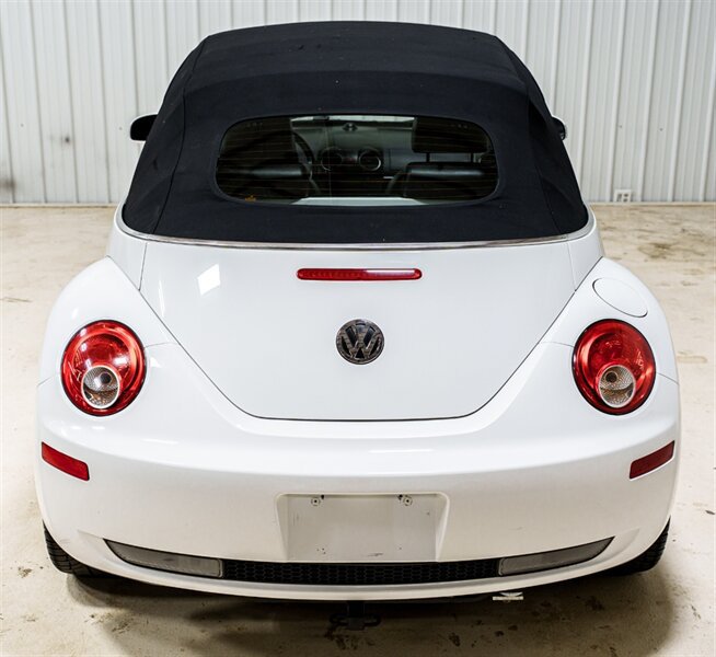 Used 2010 Volkswagen Beetle Convertible FWD image 6