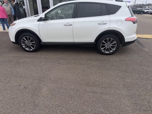 Used 2017 Toyota RAV4 Limited image 11