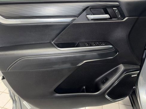 Used 2025 GMC Acadia Elevation image 14