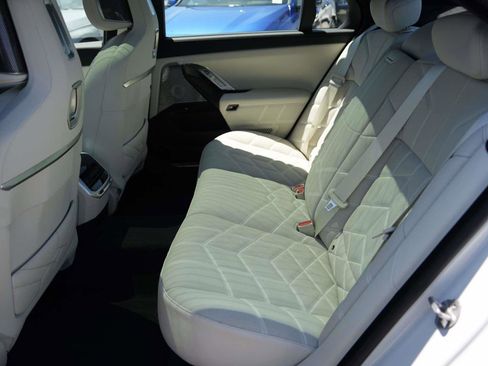 Certified 2026 BMW 750e xDrive w/ Executive Package AWD/4WD image 11