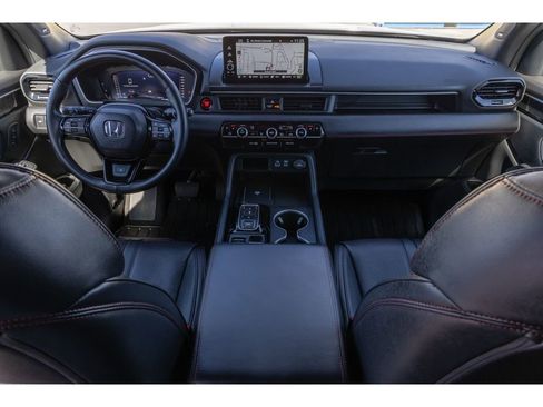 Used 2025 Honda Pilot Black Edition image 12