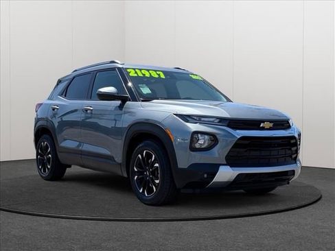 Used 2022 Chevrolet TrailBlazer LT w/ LPO, Blackout Package FWD image 5