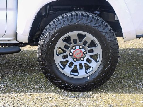 Used 2017 Toyota Tacoma SR5 w/ Tow Package image 10