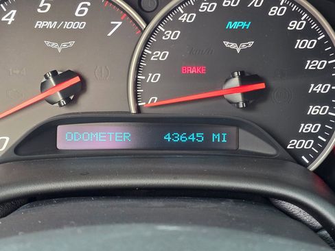 Used 2011 Chevrolet Corvette Grand Sport w/ Preferred Equipment Group image 65