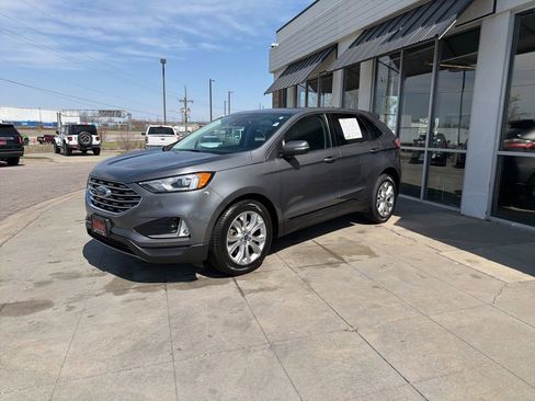 Used 2022 Ford Edge Titanium image 11
