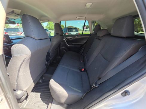 Used 2020 Toyota RAV4 LE FWD image 10