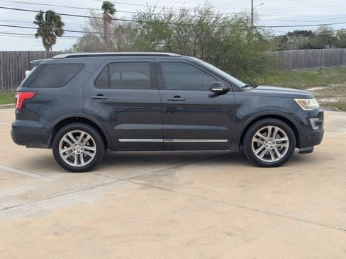 Used 2017 Ford Explorer XLT w/ Equipment Group 202A image 4