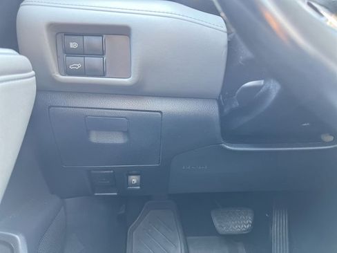 Used 2021 Toyota Highlander XLE AWD/4WD image 18