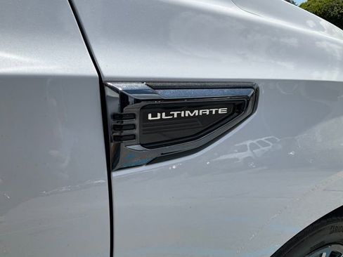 Used 2025 GMC Yukon Denali Ultimate image 9