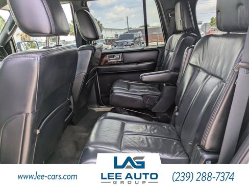 Used 2017 Lincoln Navigator Select RWD image 12