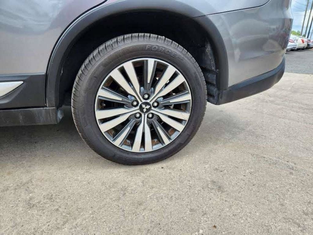Used 2020 Mitsubishi Outlander SE AWD/4WD image 9