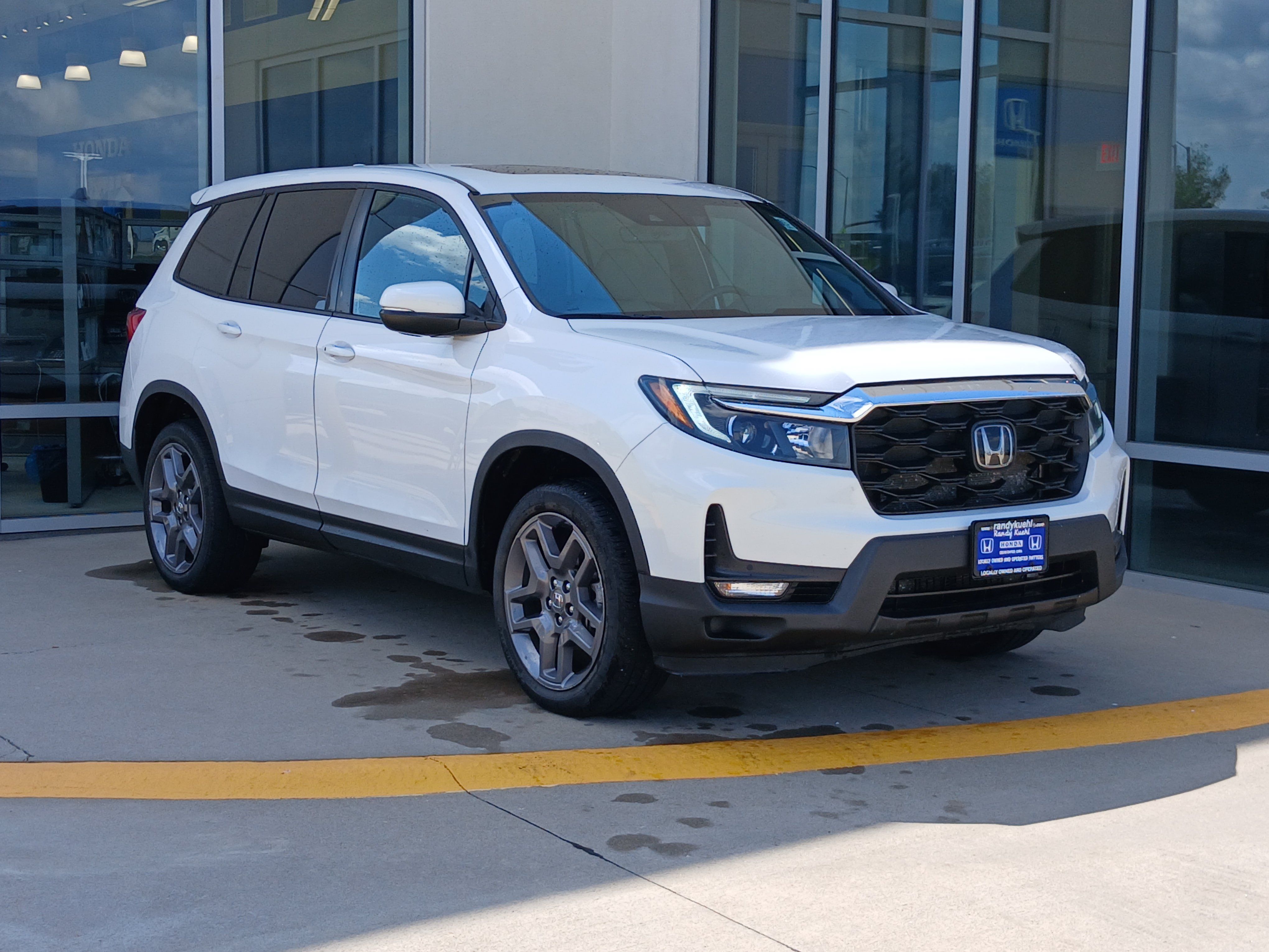 Used 2023 Honda Passport EX-L image 5