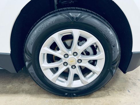 Used 2020 Chevrolet Equinox LS w/ LS Convenience Package image 11