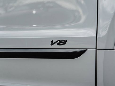 Used 2022 Bentley Bentayga image 17