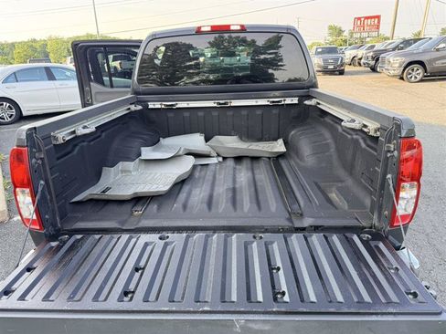 Used 2013 Nissan Frontier SL w/ Moonroof Pkg AWD/4WD image 19
