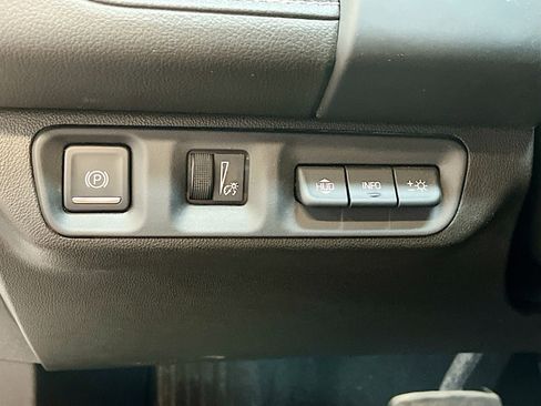 Used 2022 GMC Acadia SLT w/ Technology Package image 10