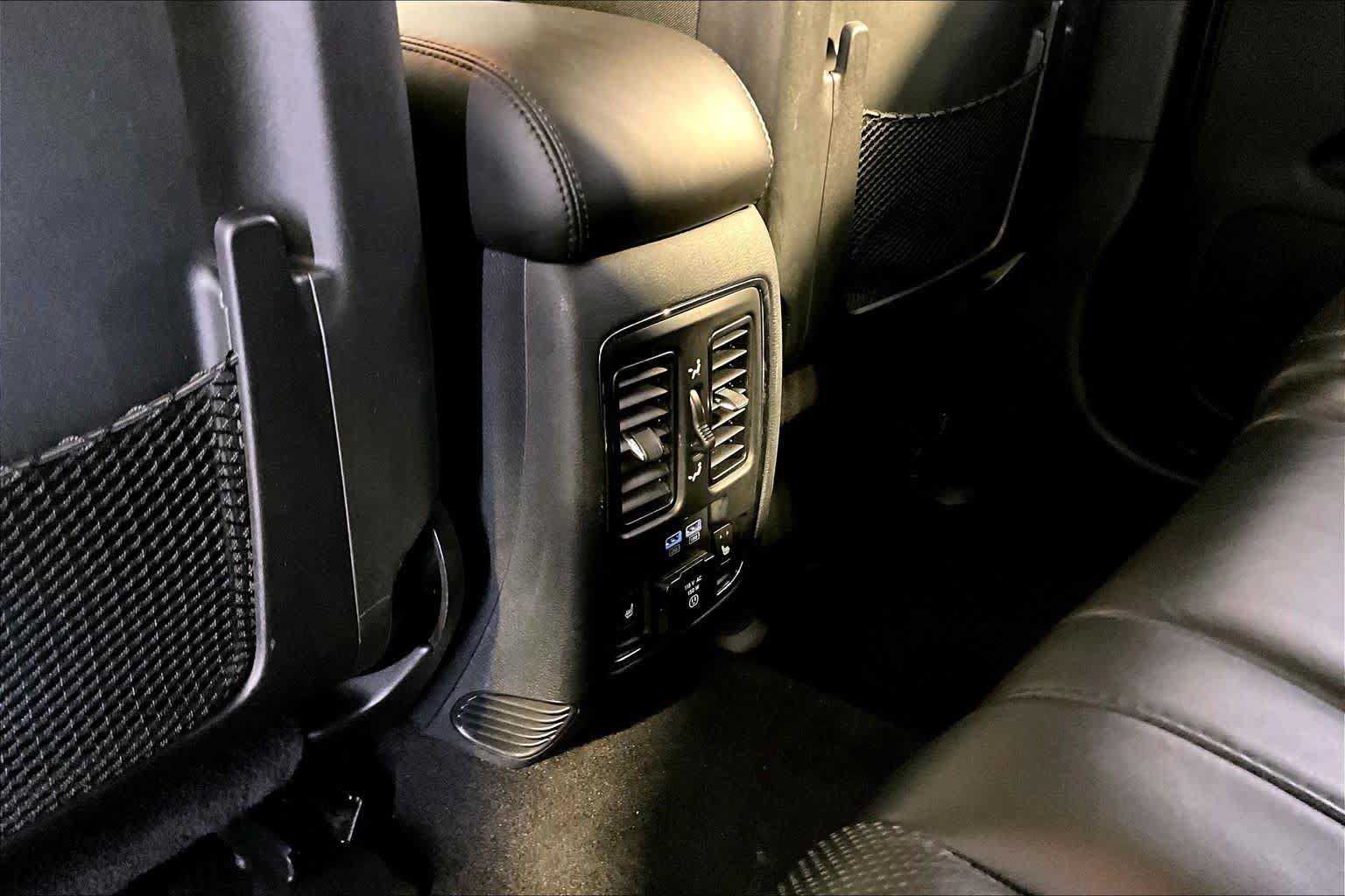 Used 2019 Jeep Grand Cherokee Limited w/ Luxury Group II AWD/4WD image 35