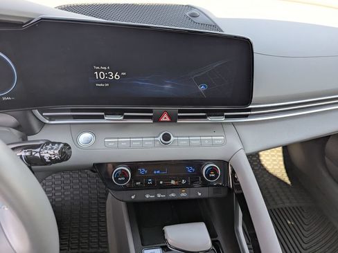 Used 2025 Hyundai Elantra SEL FWD image 15