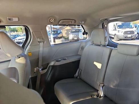 Used 2013 Toyota Sienna XLE w/ Premium Pkg image 26