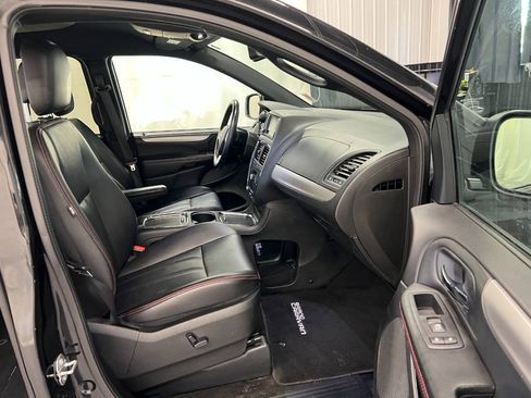 Used 2017 Dodge Grand Caravan GT FWD image 12