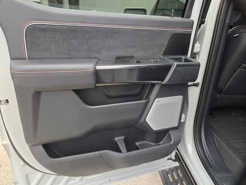 Used 2020 Mercedes-Benz GLB 250 image 14