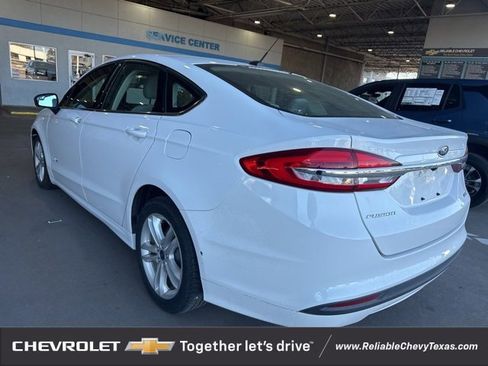 Used 2018 Ford Fusion S image 3