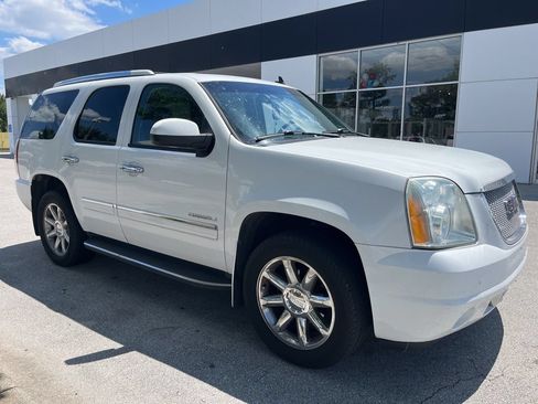 Used 2011 GMC Yukon Denali RWD image 4