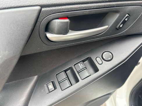 Used 2010 MAZDA MAZDA3 i Touring FWD image 8