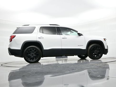 Used 2023 GMC Acadia SLT image 17