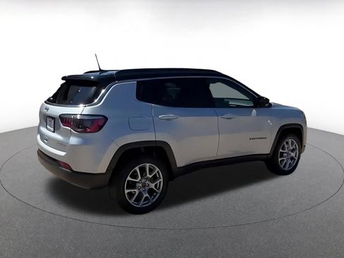 Used 2025 Jeep Compass Limited image 15