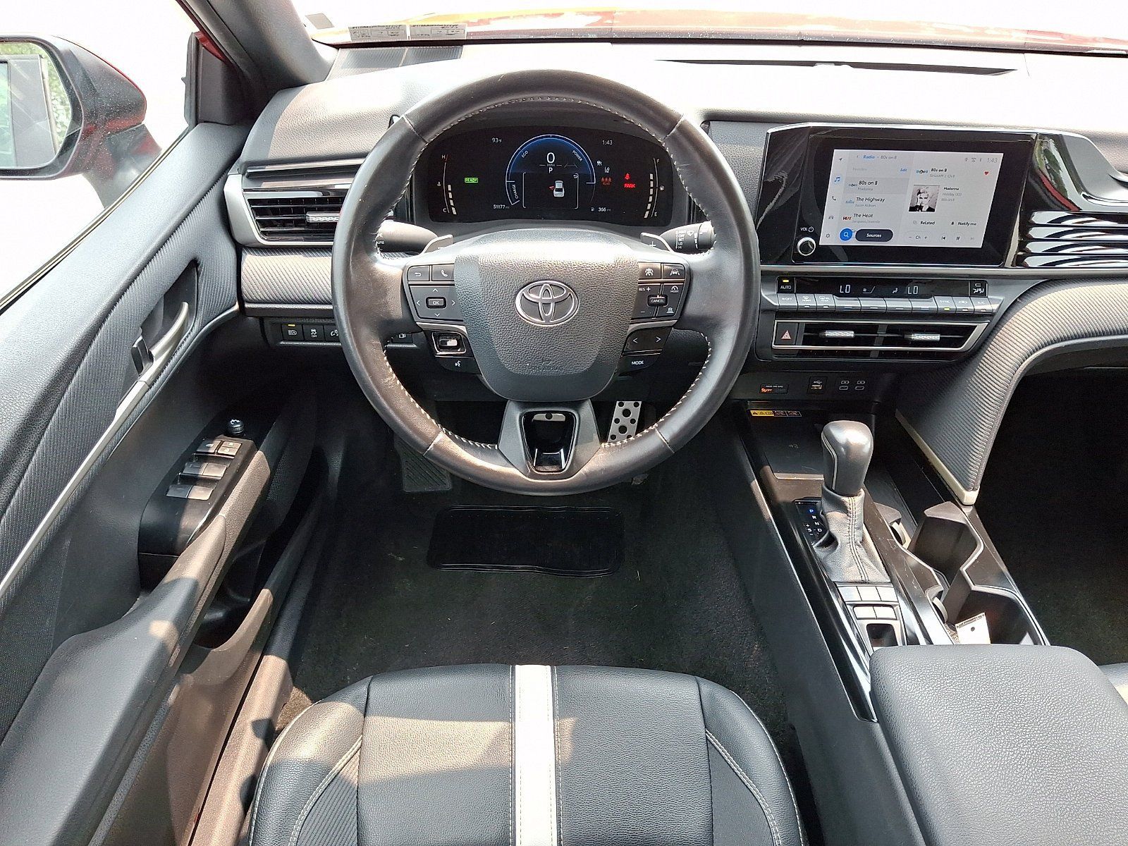 Used 2025 Toyota Camry SE FWD image 13