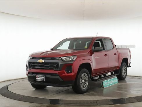 Used 2024 Chevrolet Colorado LT w/ LT Convenience Package II image 10