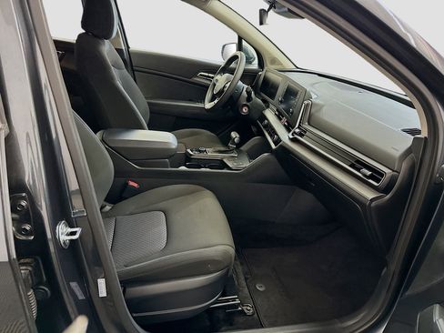 Used 2025 Kia Sportage LX image 31