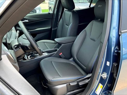 Used 2025 Buick Encore GX Sport Touring w/ Advanced Technology Package image 9