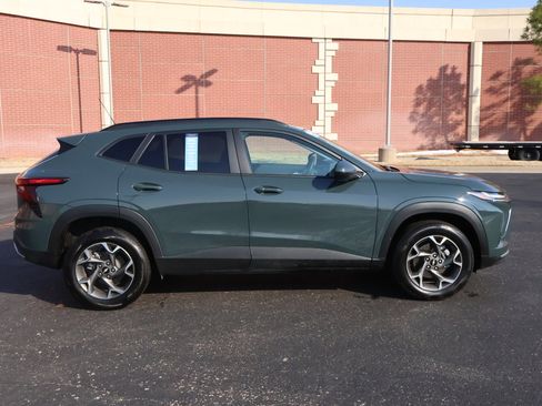 Certified 2025 Chevrolet Trax LT w/ Driver Confidence Package image 28