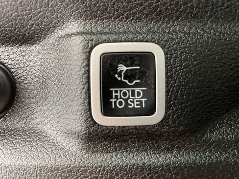 Used 2022 Jeep Grand Cherokee L Laredo image 53