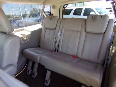 Used 2016 Lincoln Navigator L Select RWD image 15
