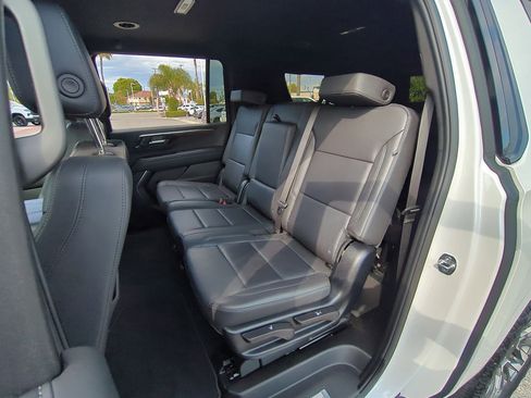 Used 2025 Chevrolet Suburban Z71 AWD/4WD image 24