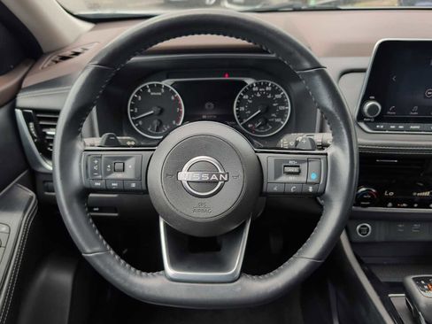 Used 2022 Nissan Rogue SV w/ SV Premium Package image 11