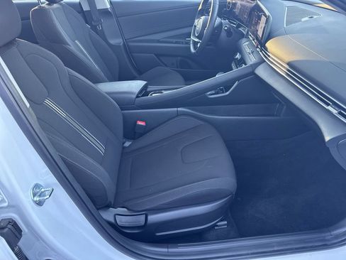 Used 2025 Hyundai Elantra SEL w/ Cargo Package FWD image 14