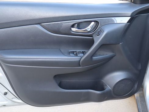 Used 2017 Nissan Rogue S FWD image 18