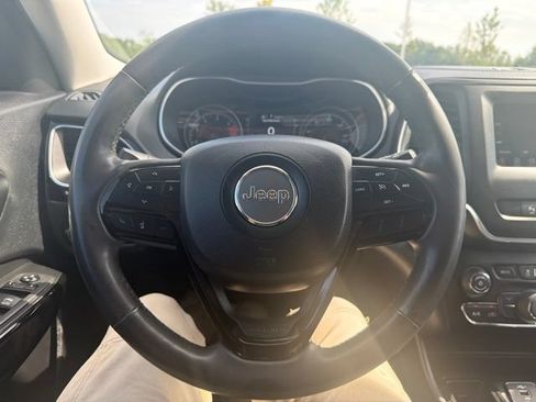 Used 2021 Jeep Cherokee Latitude Plus FWD image 34