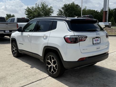 Used 2024 Jeep Compass Limited AWD/4WD image 7