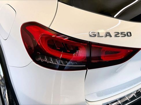 Used 2022 Mercedes-Benz GLA 250 4MATIC image 28