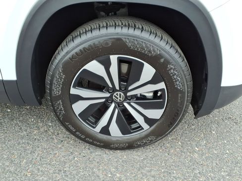 Used 2025 Volkswagen Atlas Cross Sport SE AWD/4WD image 9