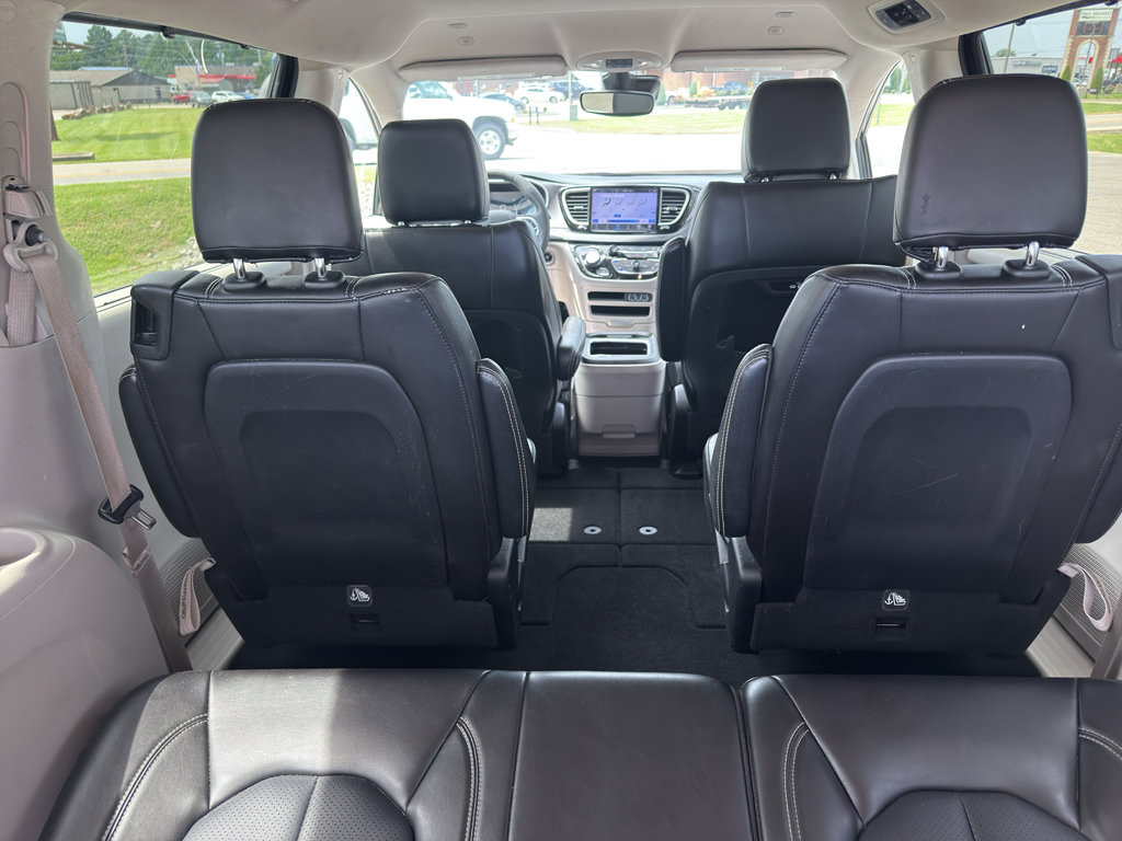 Used 2023 Chrysler Pacifica Touring-L FWD image 8