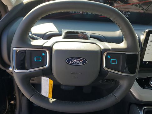 New 2025 Ford Expedition Active image 15